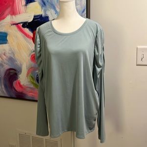 NWOT: Vera Wang women’s shirt, size XXL.